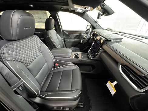 New 2026 GMC Acadia Denali w/ Super Cruise Package image 28