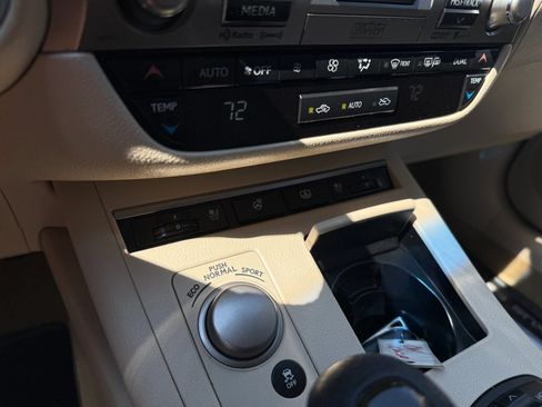 Used 2015 Lexus ES 350 w/ Ultra Luxury Package FWD image 31