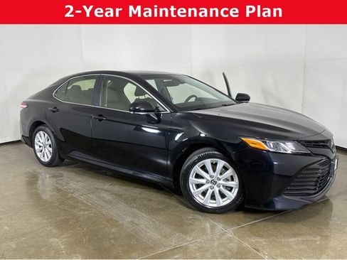 Used 2018 Toyota Camry LE image 1