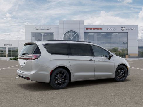 New 2026 Chrysler Pacifica Select w/ S Appearance Package FWD image 34