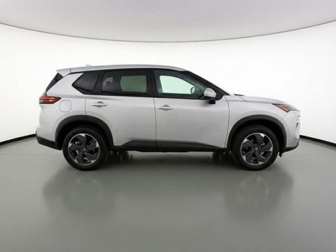 Used 2025 Nissan Rogue SV image 11