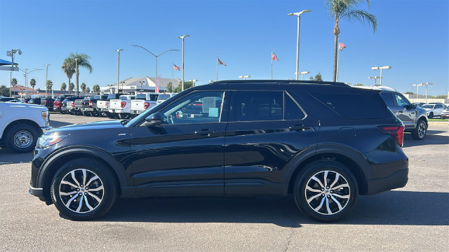 Certified 2025 Ford Explorer ST-Line AWD/4WD image 7