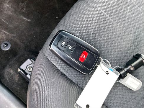 Used 2024 Toyota RAV4 XLE FWD image 14
