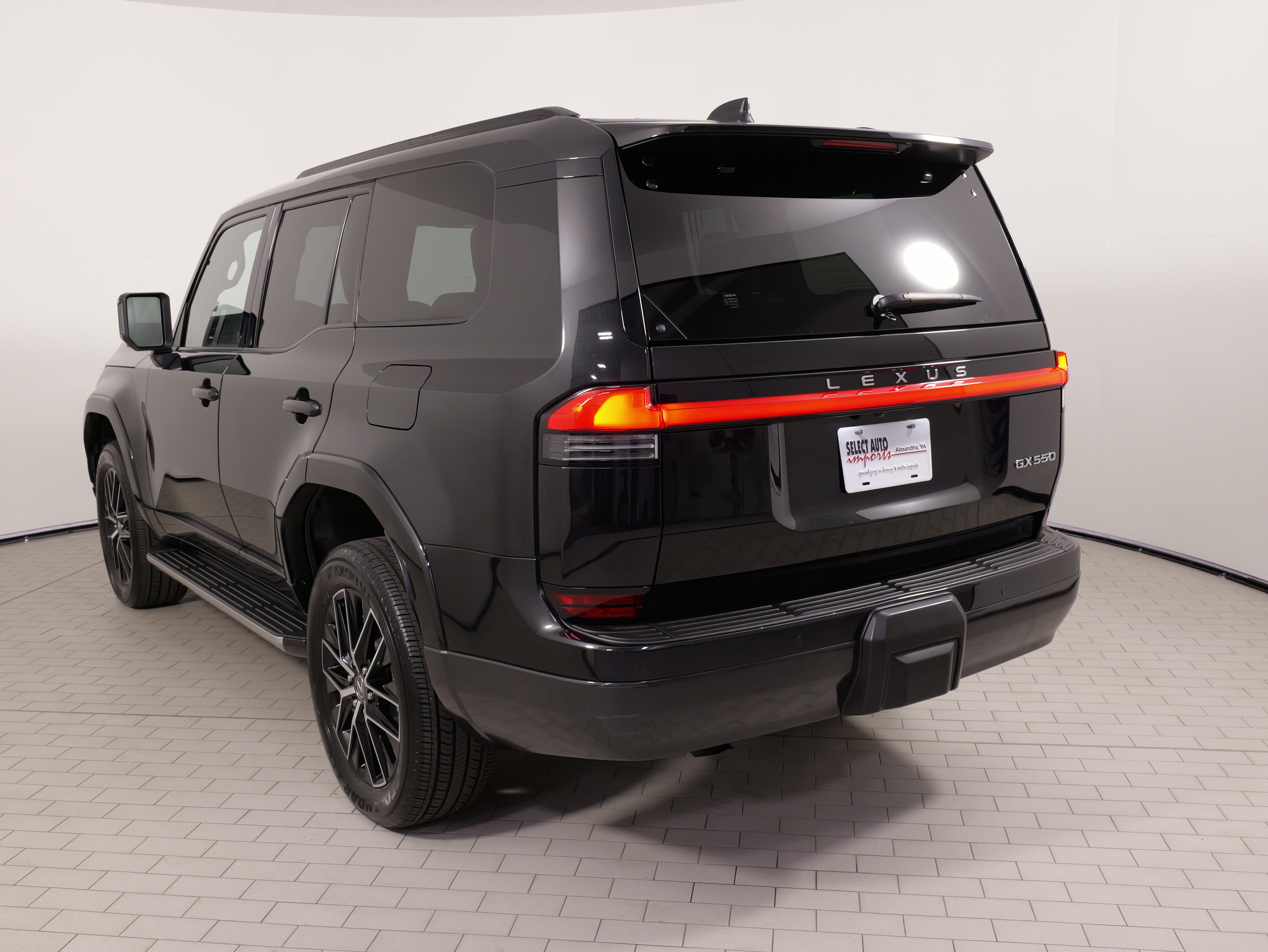 Used 2024 Lexus GX 550 w/ Accessory Package (2T) AWD/4WD image 13