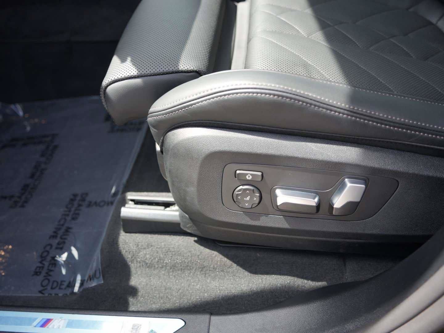 Used 2026 BMW X5 xDrive40i w/ M Sport Package AWD/4WD image 14