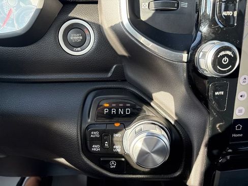 Used 2023 RAM 1500 Laramie AWD/4WD image 18