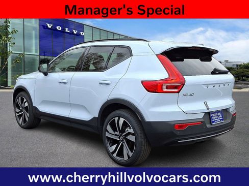 Certified 2025 Volvo XC40 B5 Plus w/ Protection Package Premier image 5