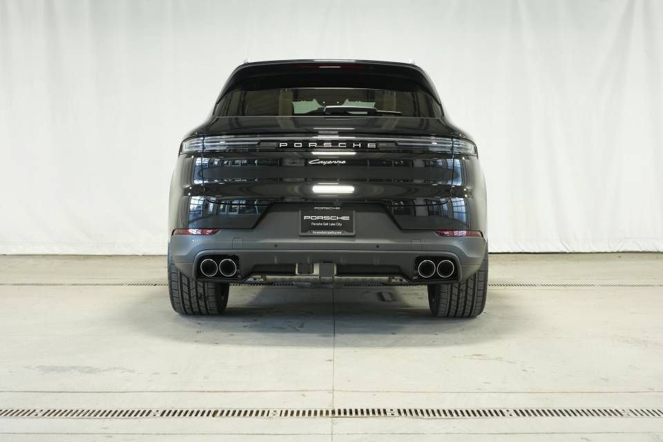 Certified 2026 Porsche Cayenne AWD/4WD image 6