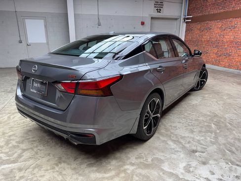 Used 2024 Nissan Altima 2.5 SR w/ SR Premium Package FWD image 5