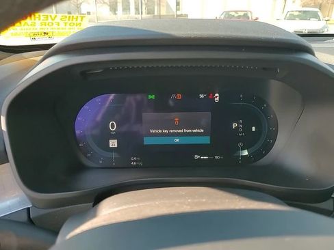 Used 2025 Volvo XC40 B5 Core image 19