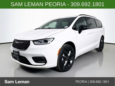 New 2026 Chrysler Pacifica Limited w/ S Appearance Package AWD/4WD image 3
