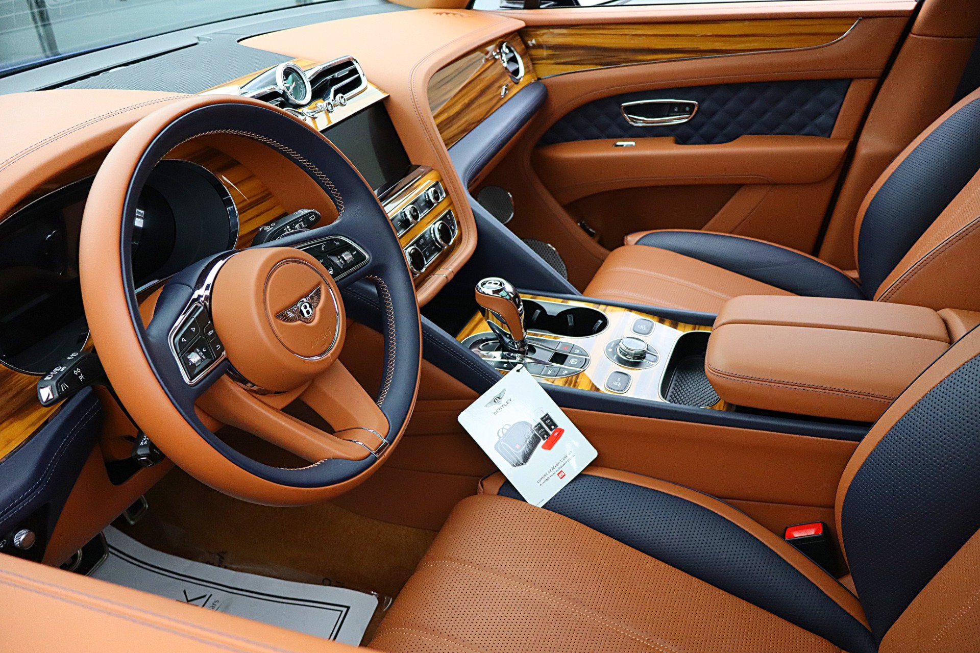 Certified 2022 Bentley Bentayga AWD/4WD image 28