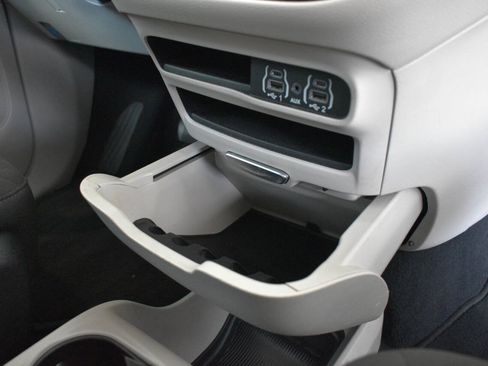 Used 2022 Chrysler Voyager LX FWD image 25