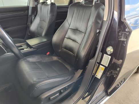 Used 2018 Honda Accord Touring image 16