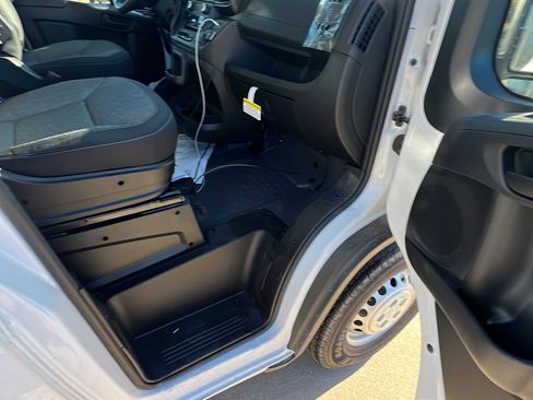 Used 2025 RAM ProMaster 2500 w/ Convenience Group image 21