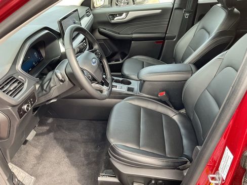 Used 2023 Ford Escape Platinum image 10