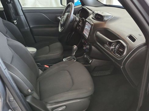 Used 2022 Jeep Renegade Altitude AWD/4WD image 9