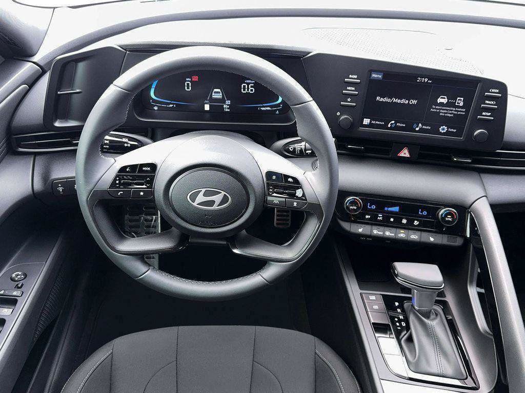 New 2026 Hyundai Elantra SEL Sport FWD image 17