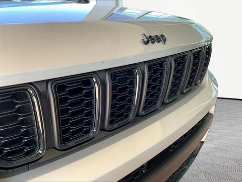 Used 2023 Jeep Grand Cherokee L Laredo AWD/4WD image 31