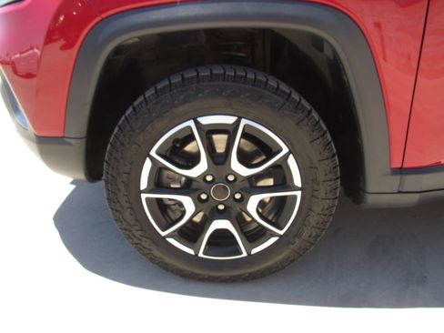 Used 2025 Jeep Compass Trailhawk AWD/4WD image 4
