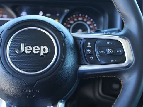 Used 2024 Jeep Wrangler Unlimited Sahara AWD/4WD image 19