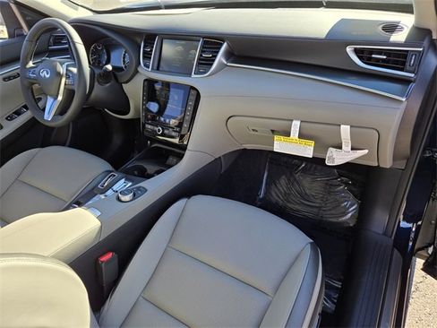 New 2025 INFINITI QX50 Luxe image 22