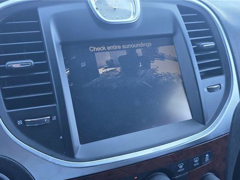 Used 2014 Chrysler 300 RWD image 19
