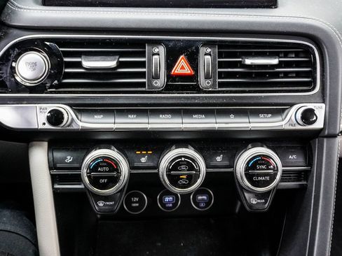 Used 2022 Genesis G70 2.0T image 31