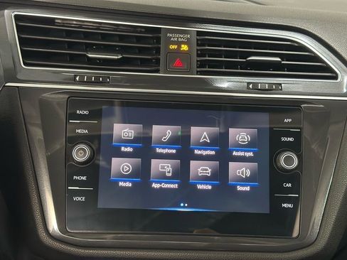 Used 2022 Volkswagen Tiguan SE image 15