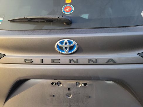 Used 2024 Toyota Sienna XLE image 13