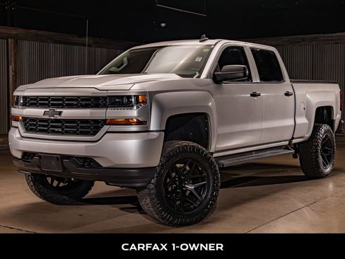 Used 2018 Chevrolet Silverado 1500 Custom w/ Custom Value Package AWD/4WD image 5