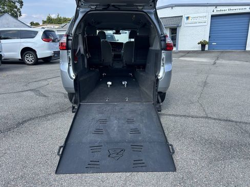 Used 2020 Toyota Sienna L FWD image 4