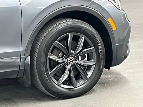 Used 2023 Volkswagen Tiguan SE w/ Panoramic Sunroof Package image 40