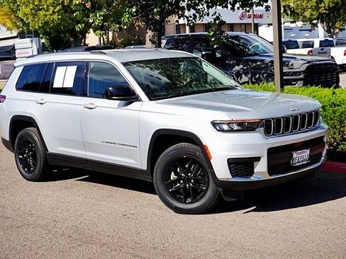 Certified 2023 Jeep Grand Cherokee L Laredo RWD image 3