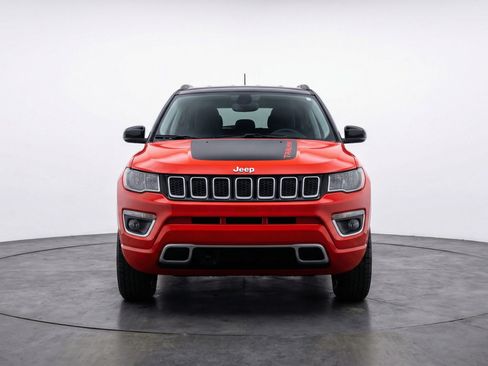 Used 2025 Jeep Compass Trailhawk image 2