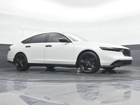 Used 2023 Honda Accord Sport image 32