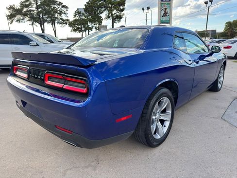 Used 2019 Dodge Challenger SXT image 10