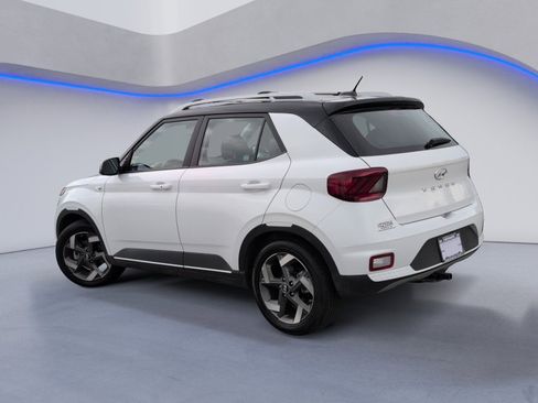 Certified 2025 Hyundai Venue Limited image 9