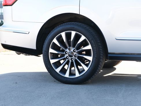 Used 2019 Lincoln Navigator Select w/ Technology Package image 7