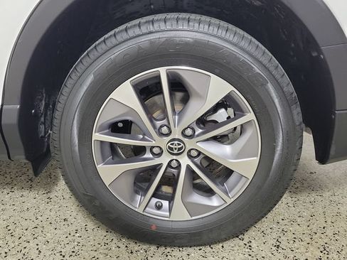 Used 2018 Toyota RAV4 LE Plus AWD/4WD image 8