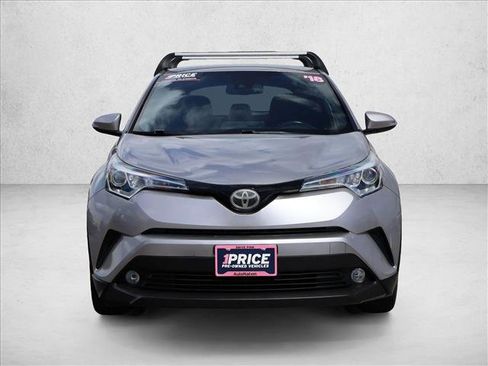 Used 2018 Toyota C-HR XLE FWD image 2