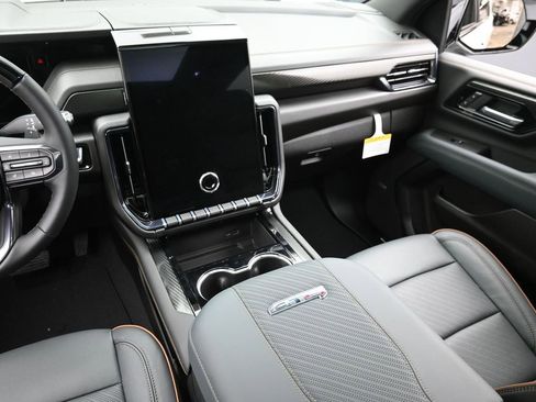 New 2026 GMC Yukon XL AT4 w/ AT4 Premium Plus Package image 18