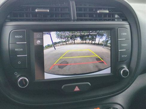 Used 2025 Kia Soul LX w/ LX Technology Package FWD image 11