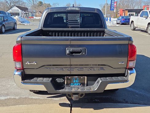 Used 2018 Toyota Tacoma SR5 image 5