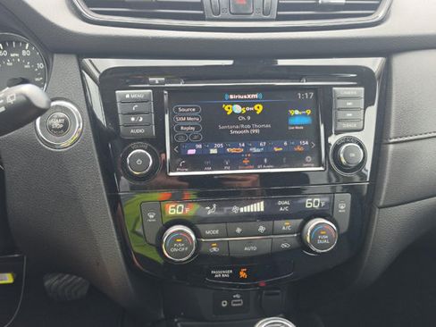 Used 2019 Nissan Rogue SV FWD image 12