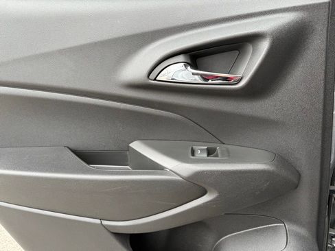 Used 2025 Chevrolet Trax LT w/ LT Convenience Package image 29