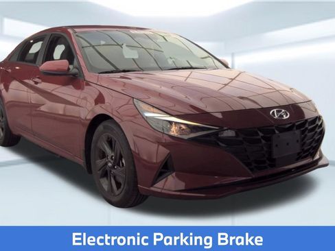 Used 2022 Hyundai Elantra SEL w/ Convenience Package FWD image 5