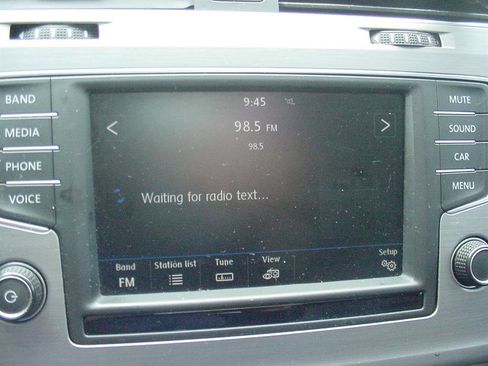 Used 2017 Volkswagen Golf Wolfsburg Edition image 17