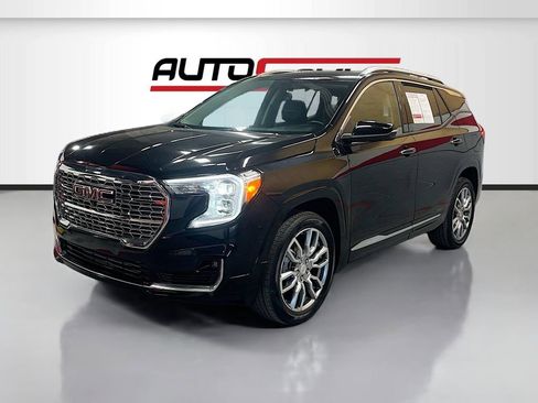 Used 2024 GMC Terrain Denali w/ Denali Premium Package AWD/4WD image 3