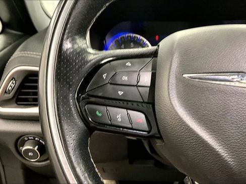 Used 2018 Chrysler Pacifica Limited w/ Advanced Safetytec Group FWD image 27